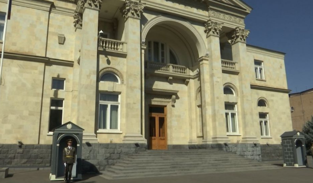 ЧП в Ереване: ограбили резиденцию премьер-министра