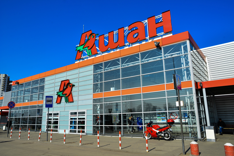 Произведенные в Армении товары продавались на полке с азербайджанским флагом