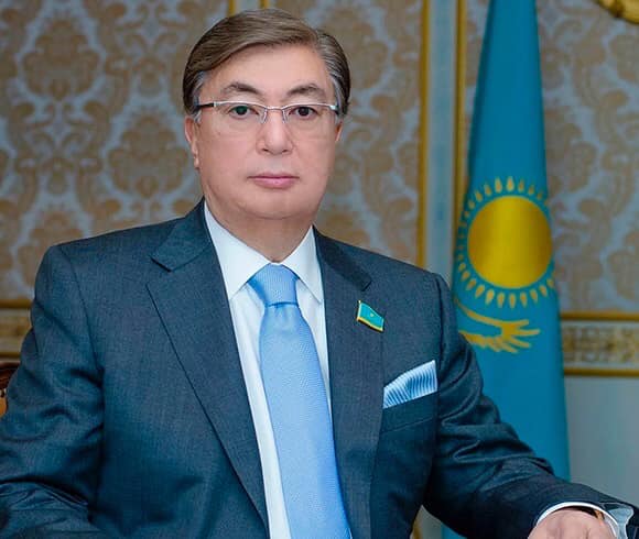Назарбаев ушел, но не очень далеко
