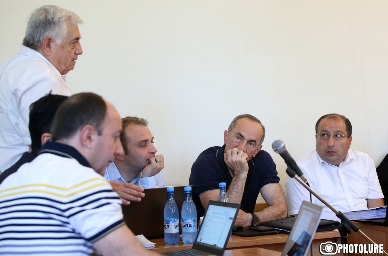 Кто заинтересован в затягивании судебного процесса над Робертом Кочаряном?