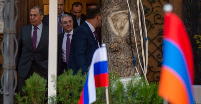 Захарова. Москва прорабатывает возможность встречи глав МИД Армении и Азербайджана