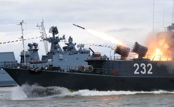 Россия начала учения в Каспийском море (видео)