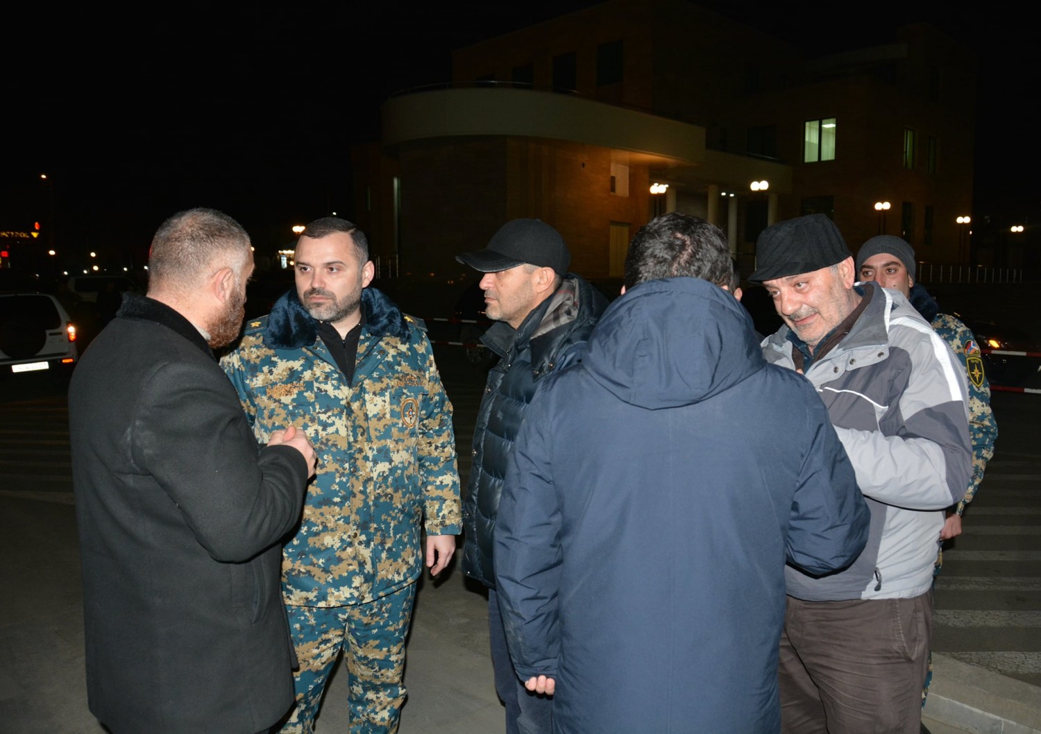 Найденные в Карабахе армянские солдаты пока останутся под присмотром врачей